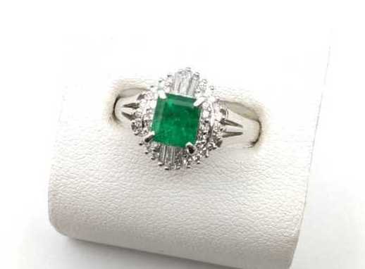 宝石買取 エメラルド 指輪 Pt900